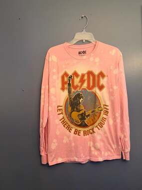 AC/DC long sleeve shirt 2022 size S/M. “Let there be rock tour 1977”